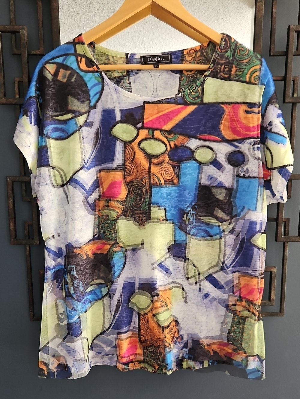 Minkas Size Large/XLColourful Tshirt Overlay